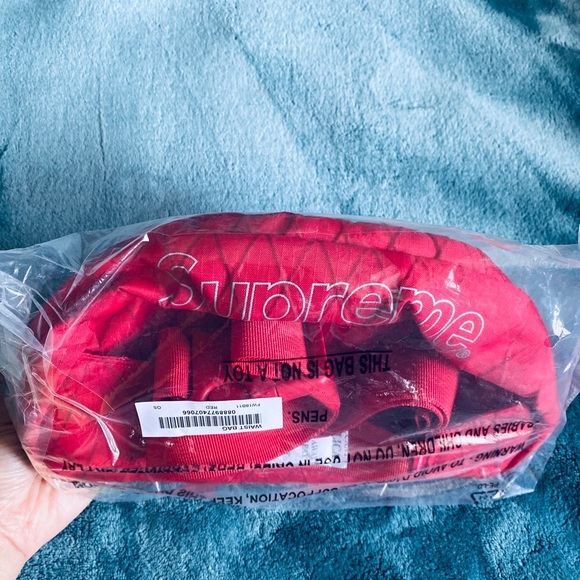 Red Supreme Waist Bag (unisex) - Picture 2 of 7
